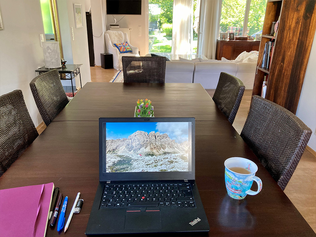 Foto des Arbeitsplatzes von Autorin Sarah Höflich.