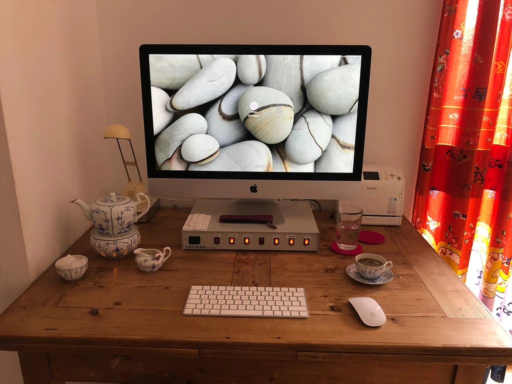 Foto des Arbeitsplatzes von Autorin Christina Berndt.