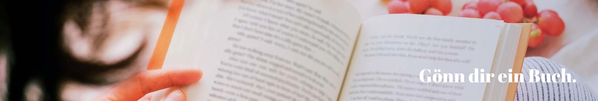 Buchtipps Achtsamkeit Lesende Frau und Text Gönn dir ein Buch.