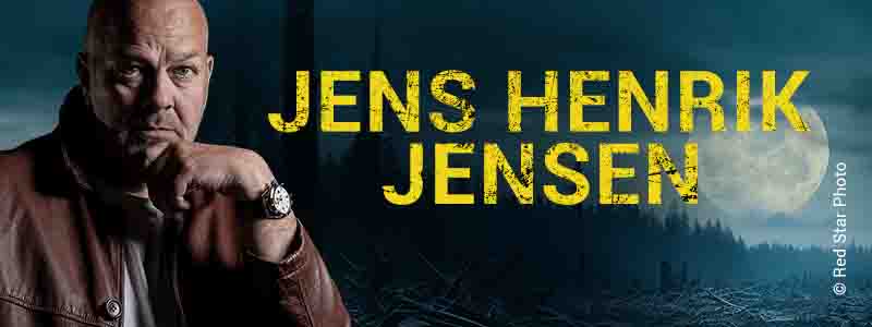 Jens Henrik Jensen Foto des Autors Jens Henrik Jensen vor dunklem Wald und Vollmond und Text Jens Henrik Jensen