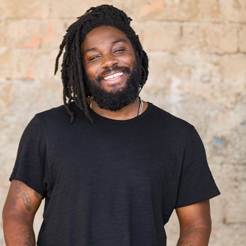 Foto der Autor:in Jason Reynolds Foto der Autor:in Jason Reynolds