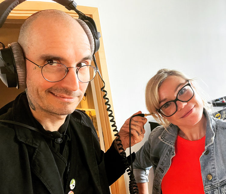 Foto Romy Hausmann und Mark Benecke im Studio