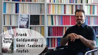 Foto des Autors Frank Goldammer vor einem Bücherregal, Cover Tausend Teufel