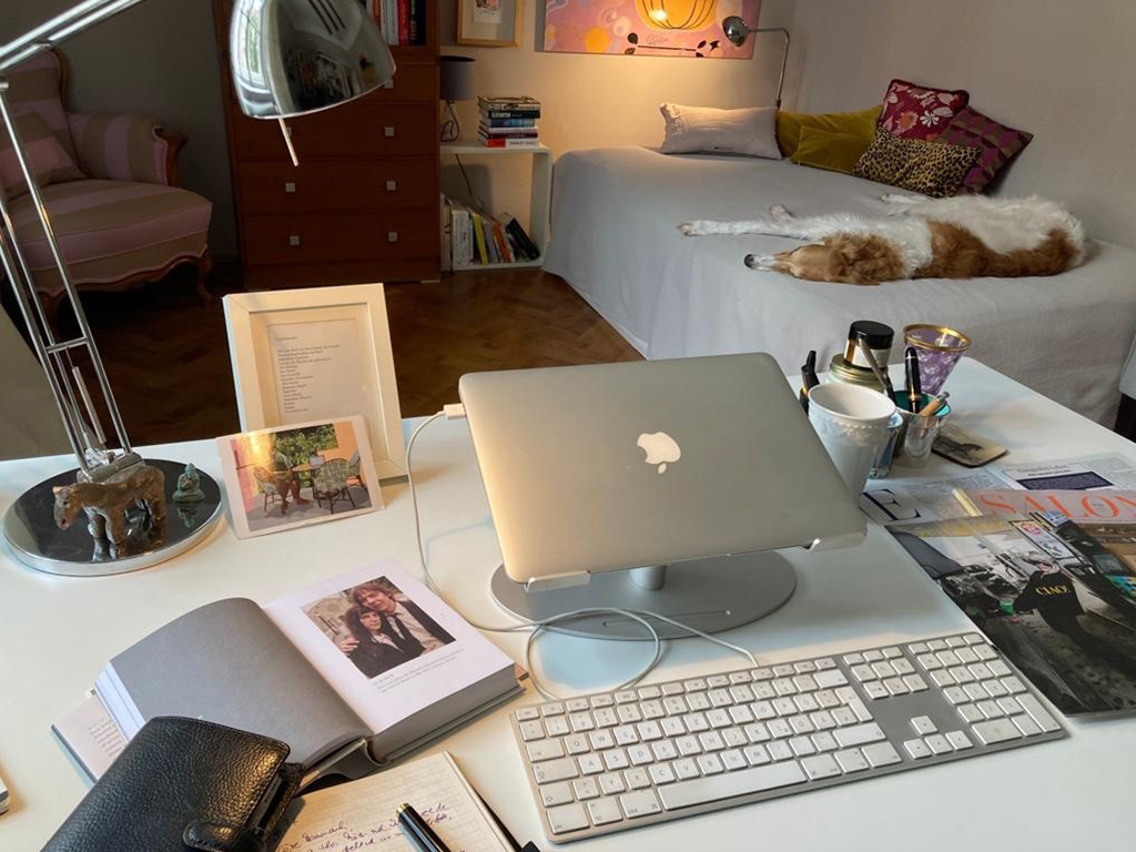 Foto des Arbeitsplatzes von Autorin Kerstin Holzer.