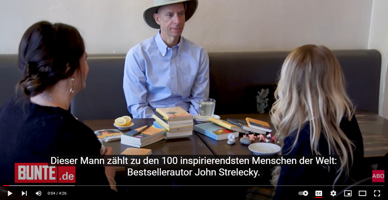 Titelbild des Videos von John Strelecky bei Bunte.de.