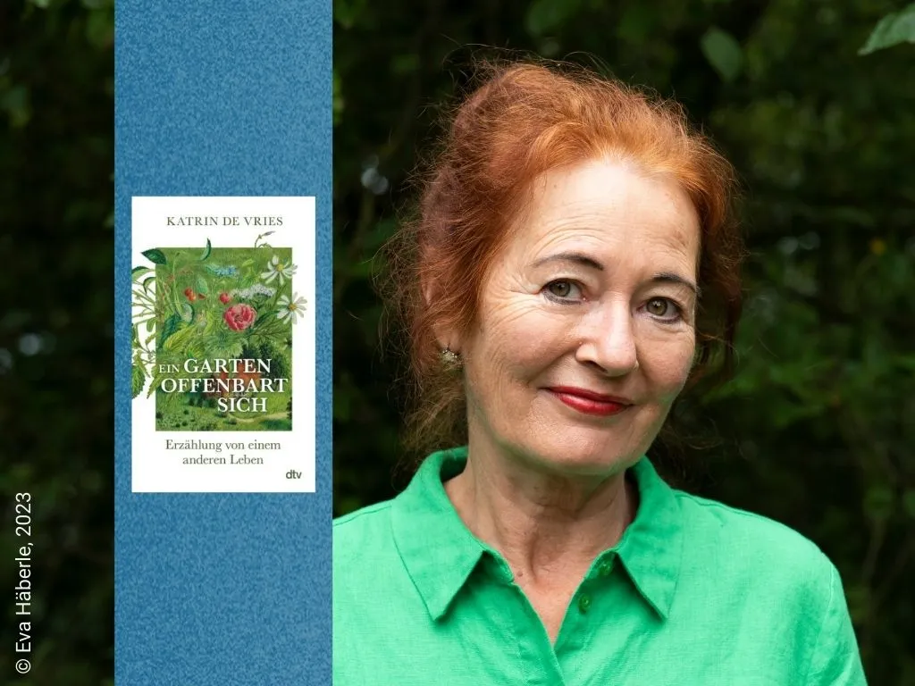  Foto der Autorin Katrin de Vries und Buch Ein Garten offenbart sich.